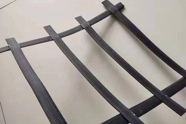 高韌性聚酯紗線集束土工格柵的優(yōu)點  第1張